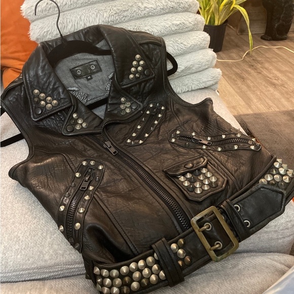 True Religion Vintage  Fabulous softest   Studded Leather vestSZ Med runs Small - Picture 6 of 16